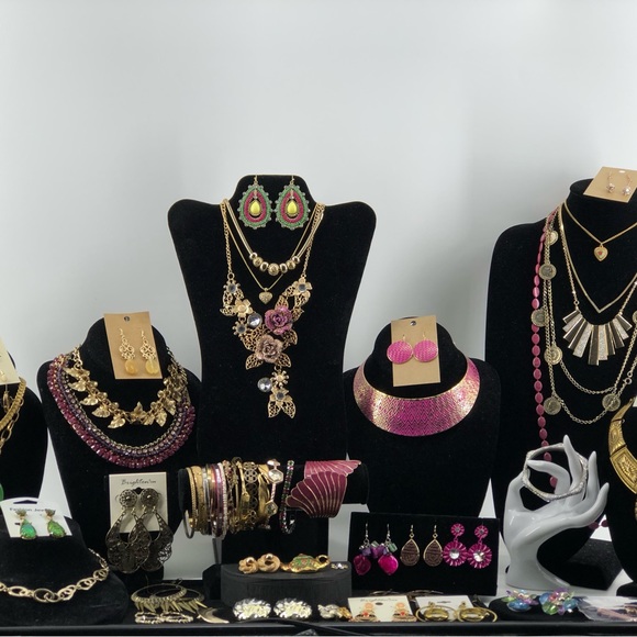 Beautiful Vintage To Now Jewelry Lot - Picture 11 of 11